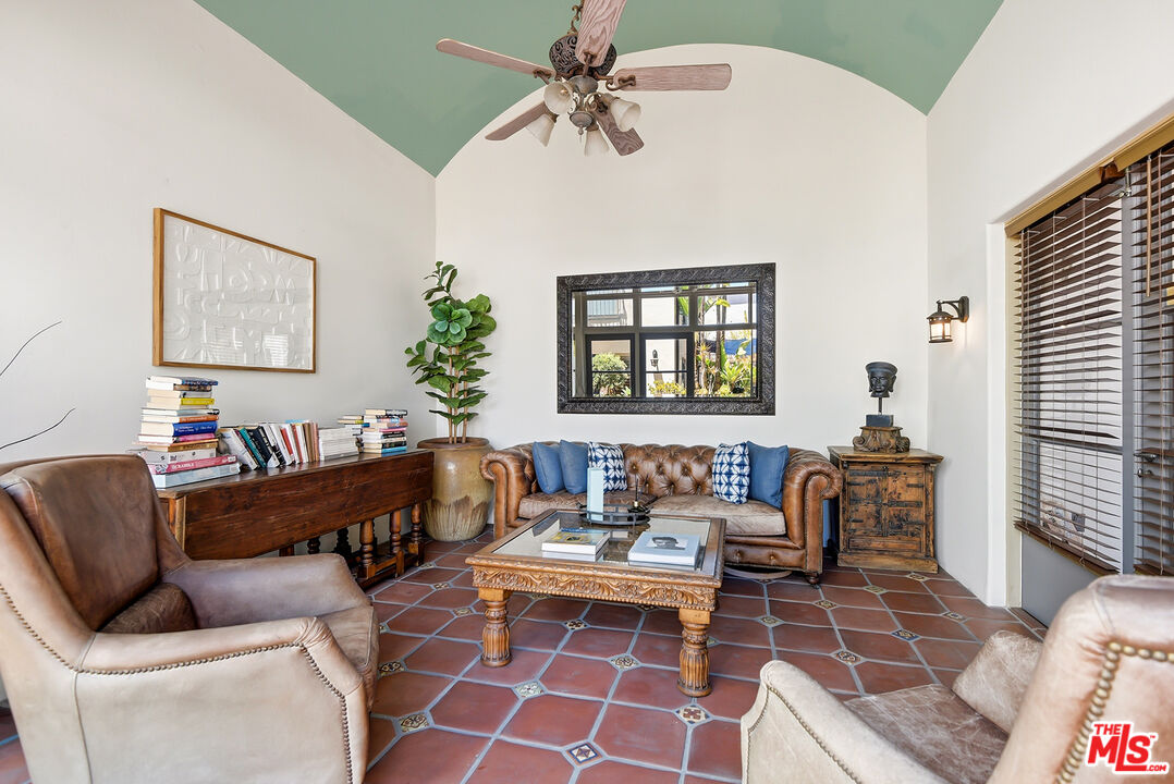 1414 N Harper Ave Unit: 10