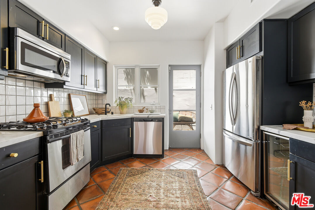 1414 N Harper Ave Unit: 10