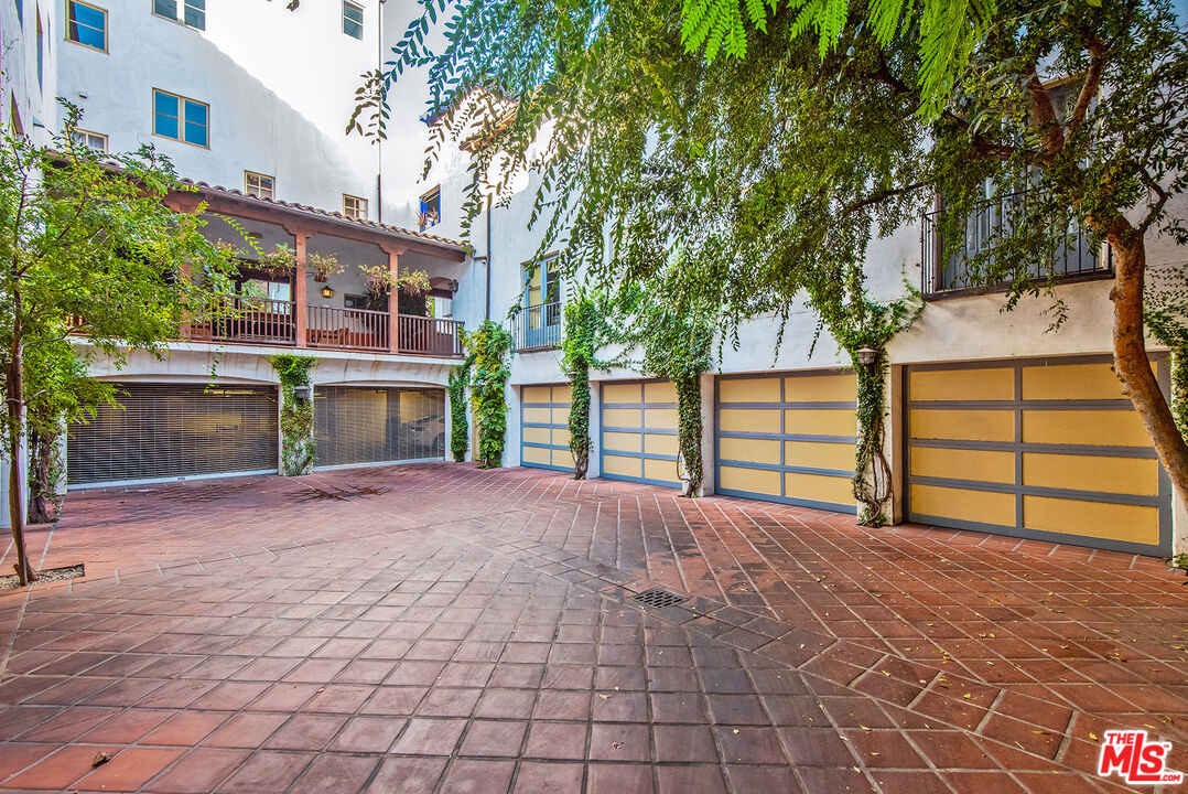 1414 N Harper Ave Unit: 10