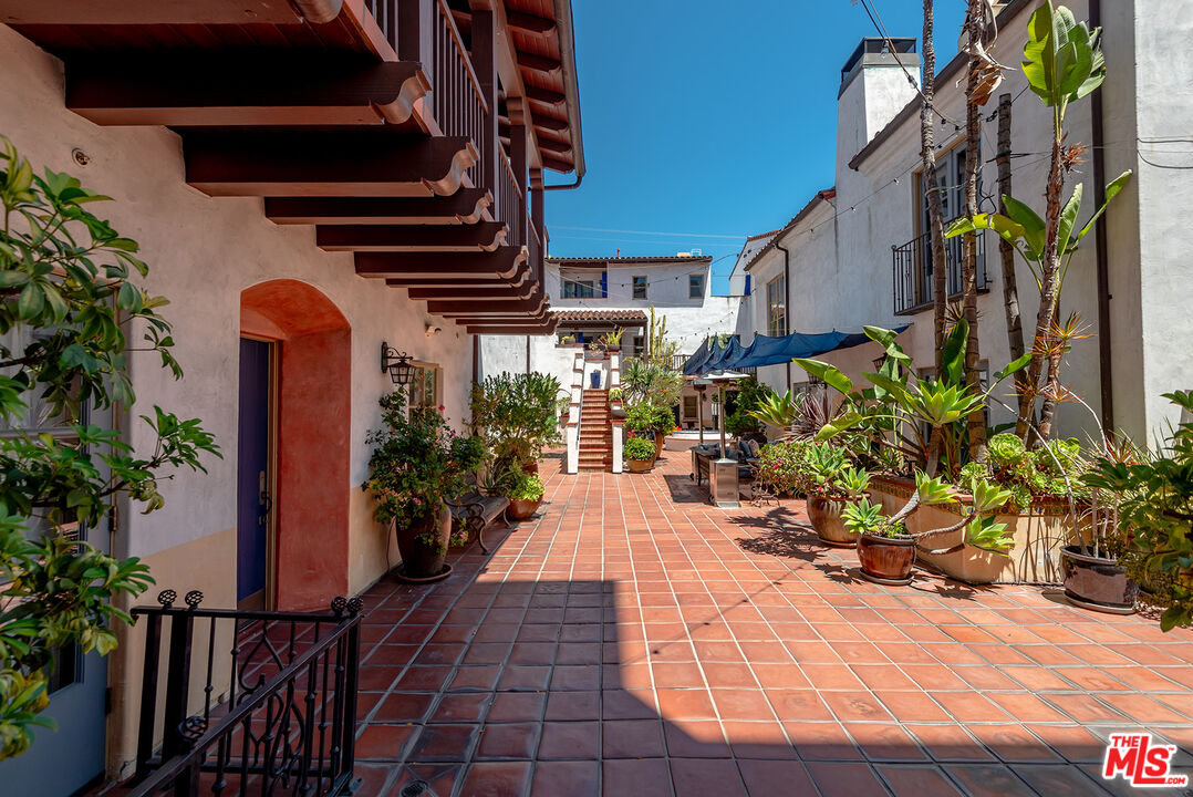 1414 N Harper Ave Unit: 10