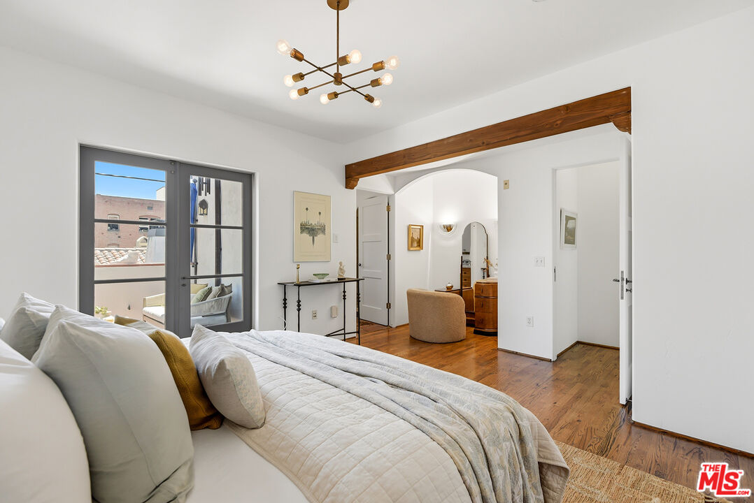 1414 N Harper Ave Unit: 10