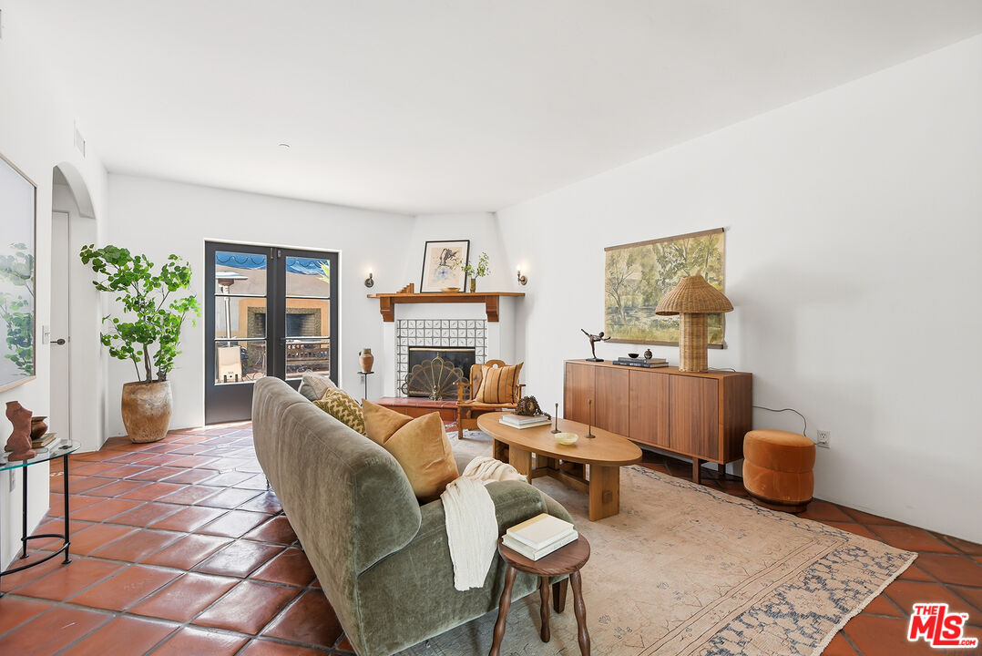1414 N Harper Ave Unit: 10