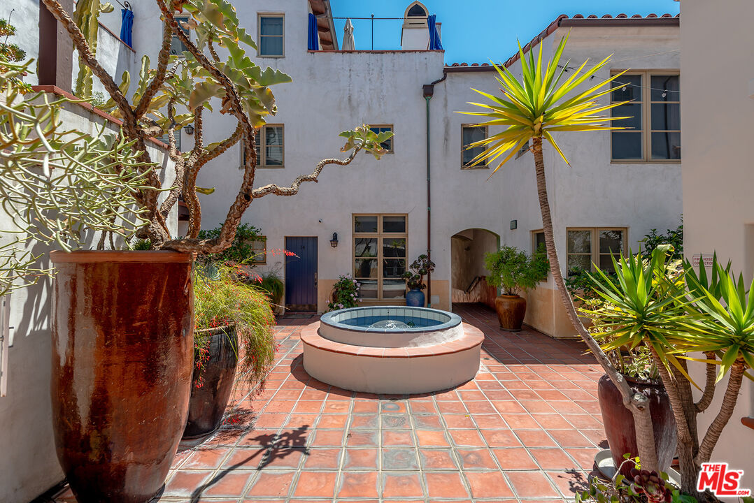 1414 N Harper Ave Unit: 10