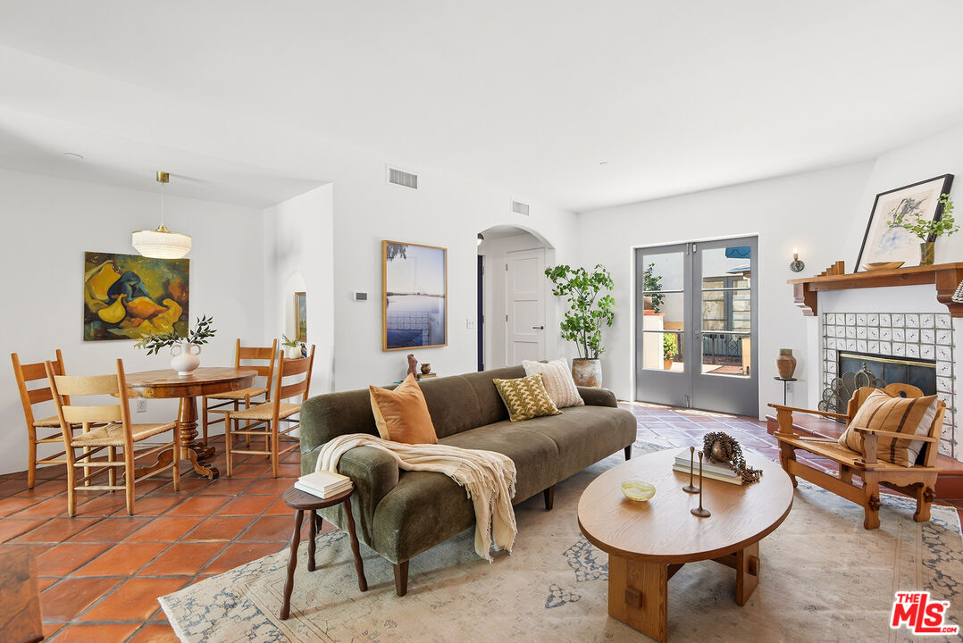 1414 N Harper Ave Unit: 10