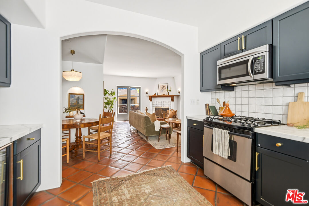 1414 N Harper Ave Unit: 10