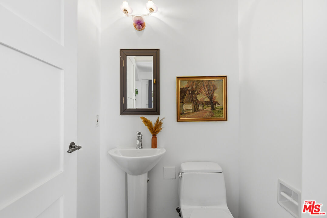 1414 N Harper Ave Unit: 10