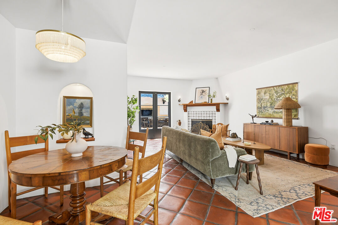 1414 N Harper Ave Unit: 10