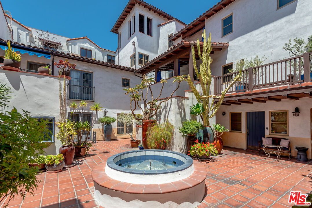 1414 N Harper Ave Unit: 10