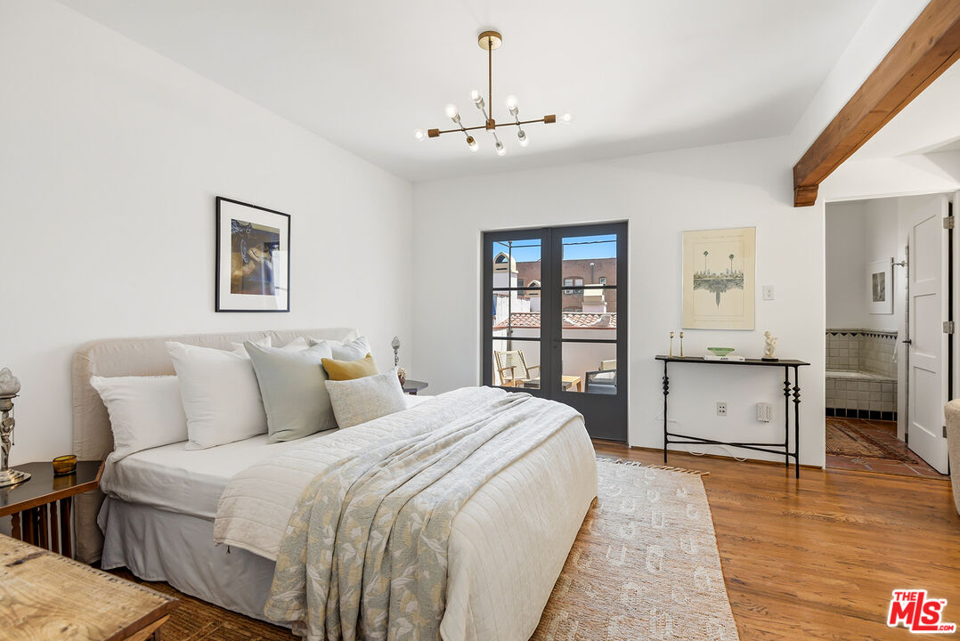 1414 N Harper Ave Unit: 10