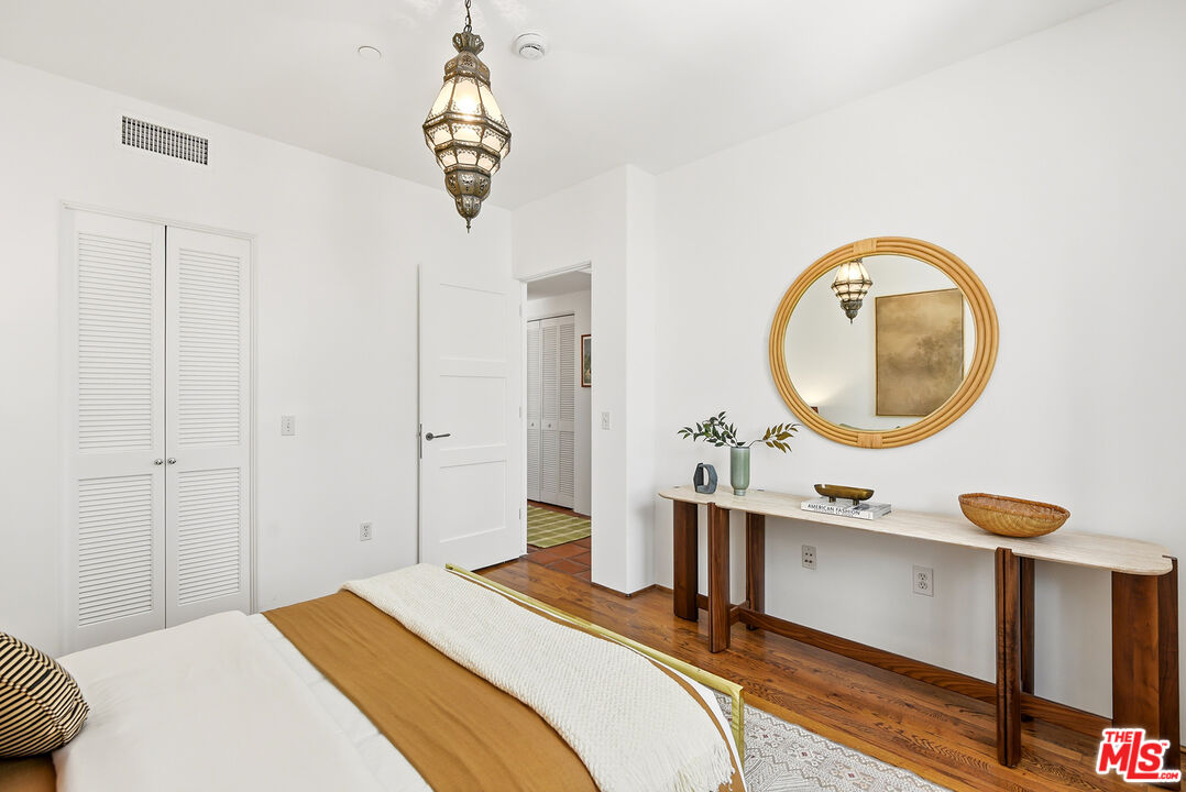 1414 N Harper Ave Unit: 10