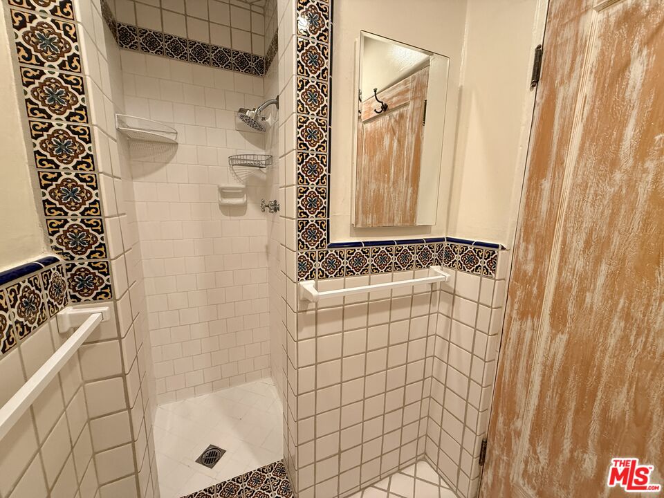 1345 N Hayworth Ave Unit: 212