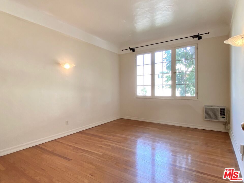 1345 N Hayworth Ave Unit: 212