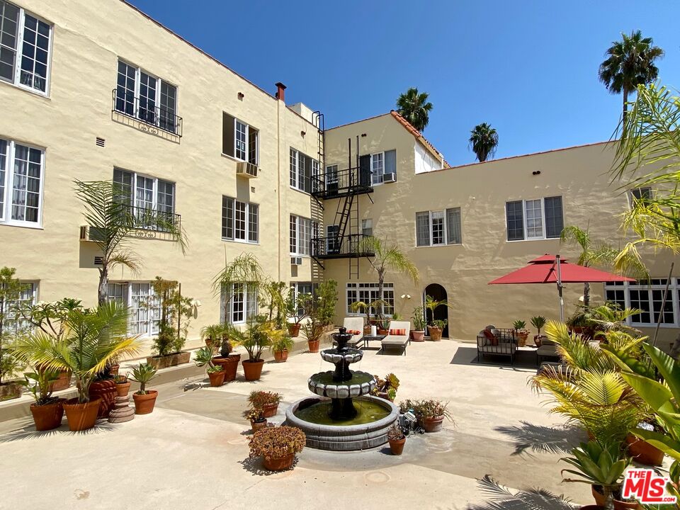 1345 N Hayworth Ave Unit: 212