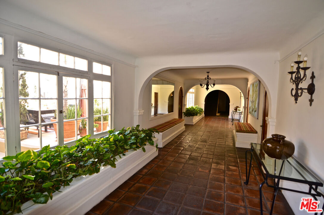 1345 N Hayworth Ave Unit: 212