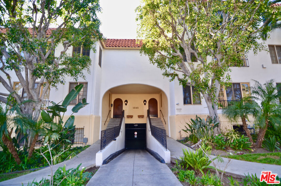 1345 N Hayworth Ave Unit: 212