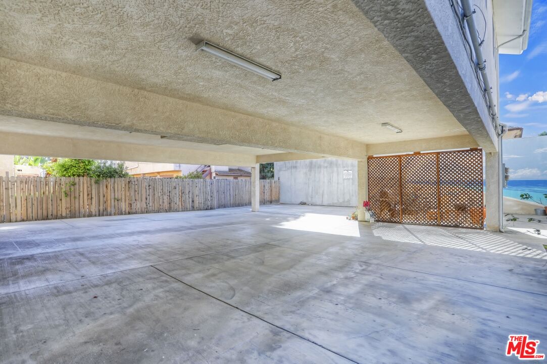 1753 N KENMORE AVE