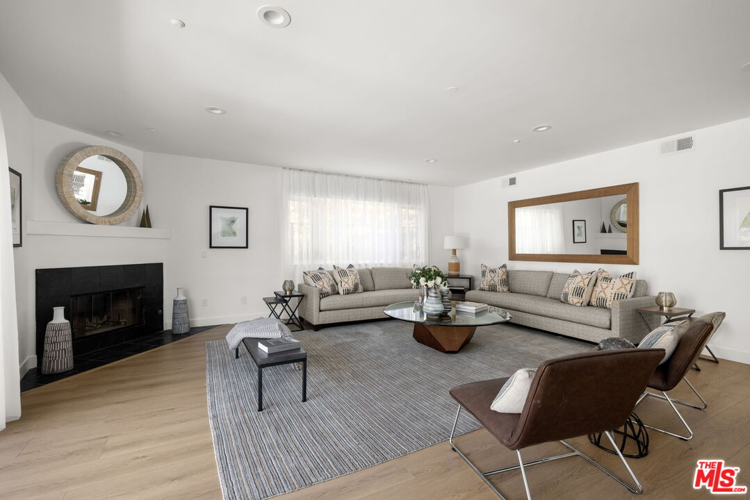 11606 Chenault St Unit: 101