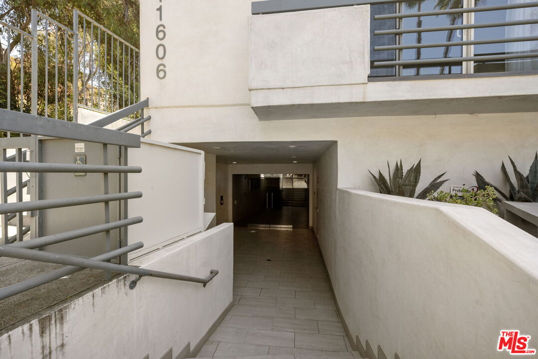 11606 Chenault St Unit: 101