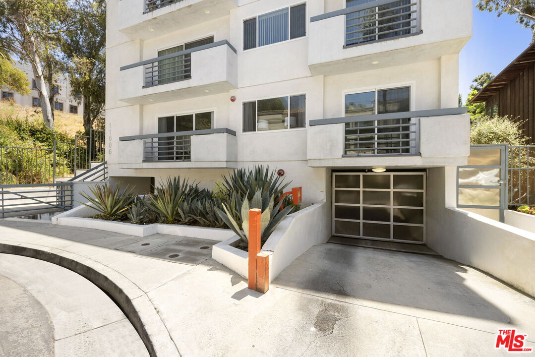 11606 Chenault St Unit: 101
