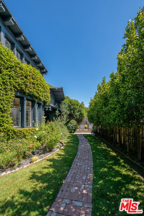 15 30th Ave