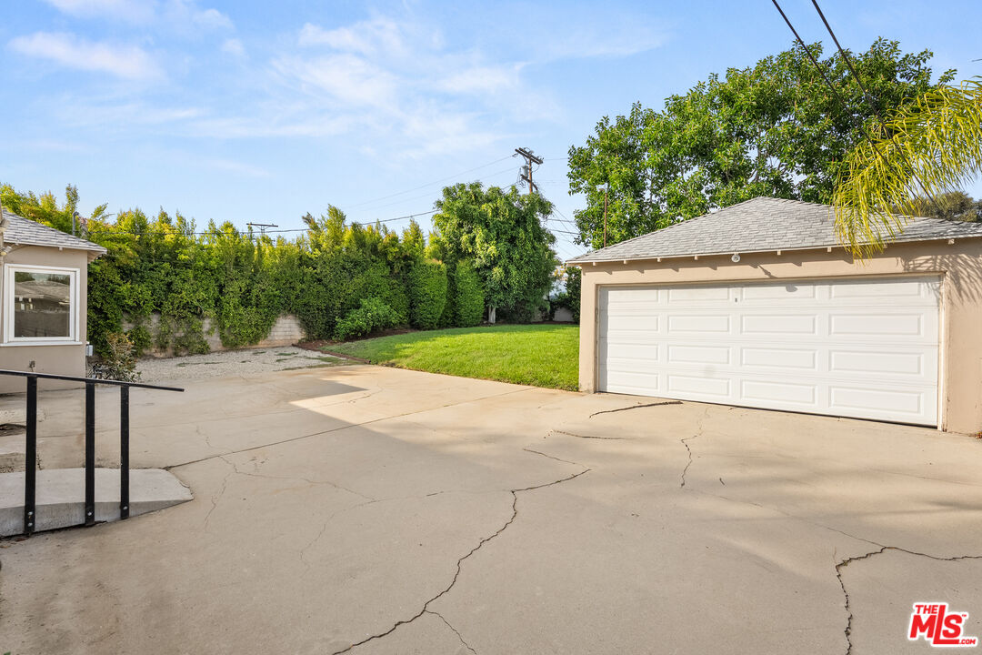 2244 Hillsboro Ave