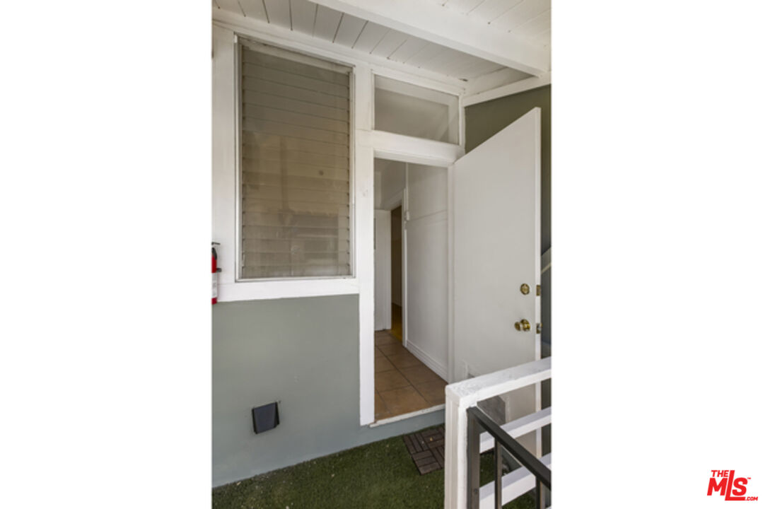 1143 N Commonwealth Ave