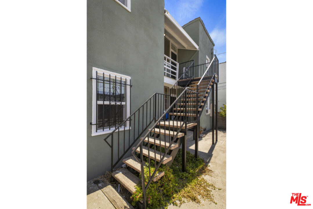1143 N Commonwealth Ave