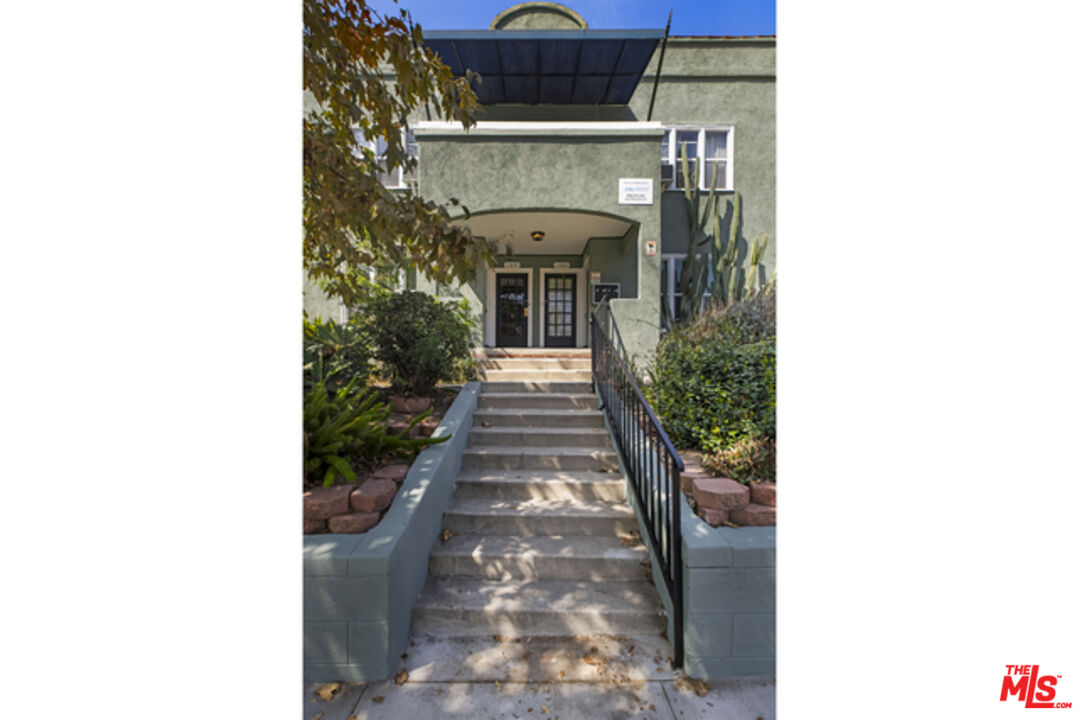 1143 N Commonwealth Ave