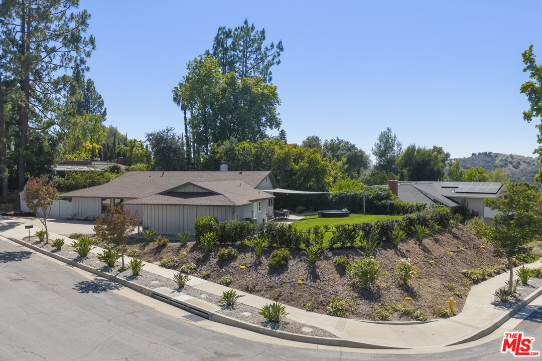 3159 Voltaire Dr