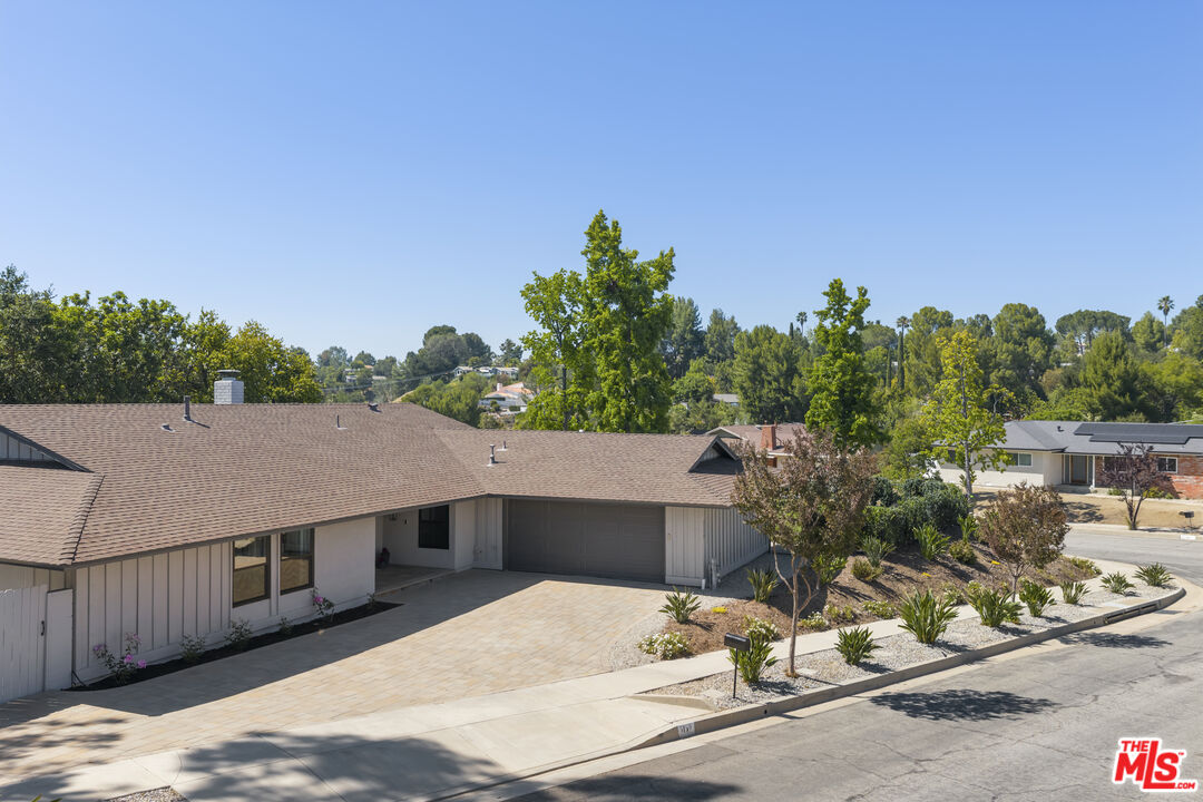 3159 Voltaire Dr