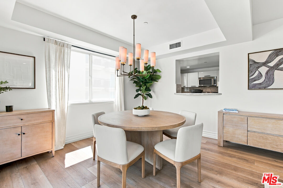 325 Arnaz Dr Unit: 301