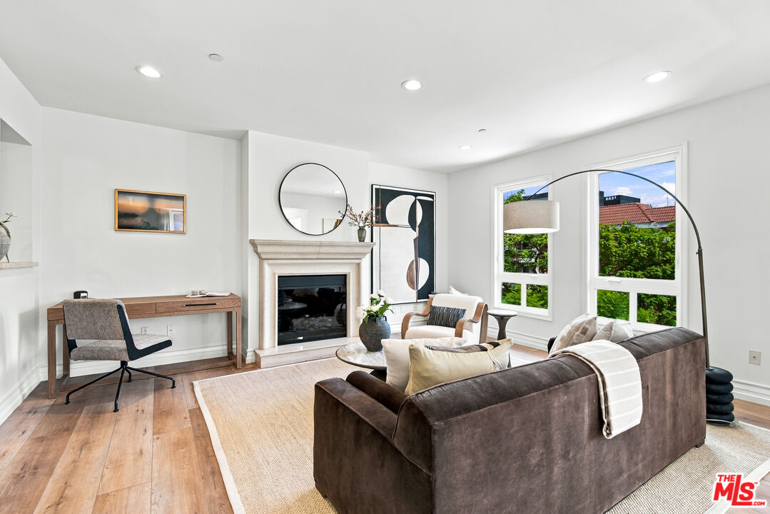 325 Arnaz Dr Unit: 301