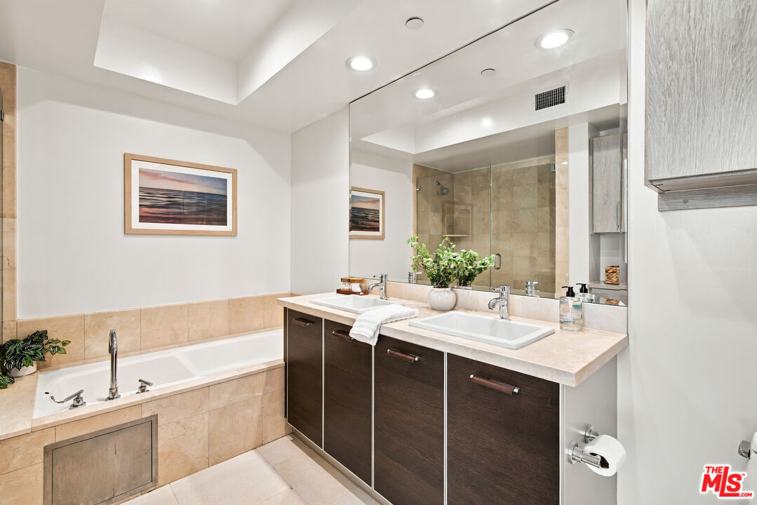 325 Arnaz Dr Unit: 301