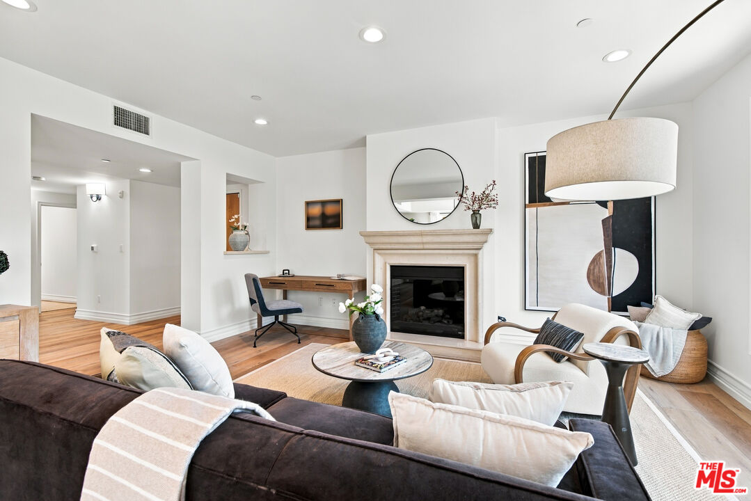 325 Arnaz Dr Unit: 301