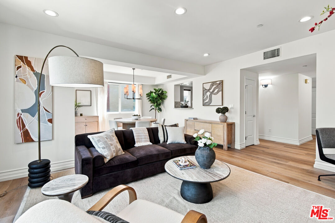 325 Arnaz Dr Unit: 301