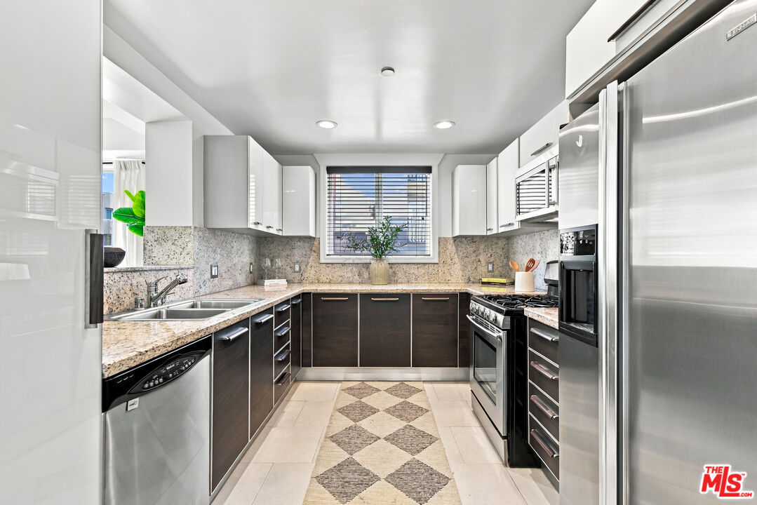 325 Arnaz Dr Unit: 301