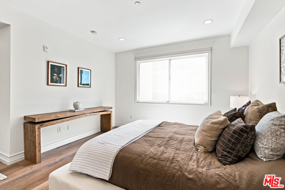 325 Arnaz Dr Unit: 301