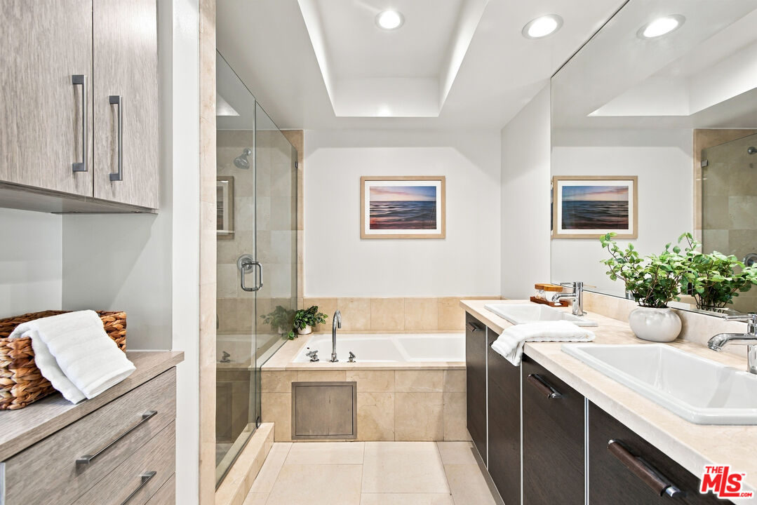 325 Arnaz Dr Unit: 301