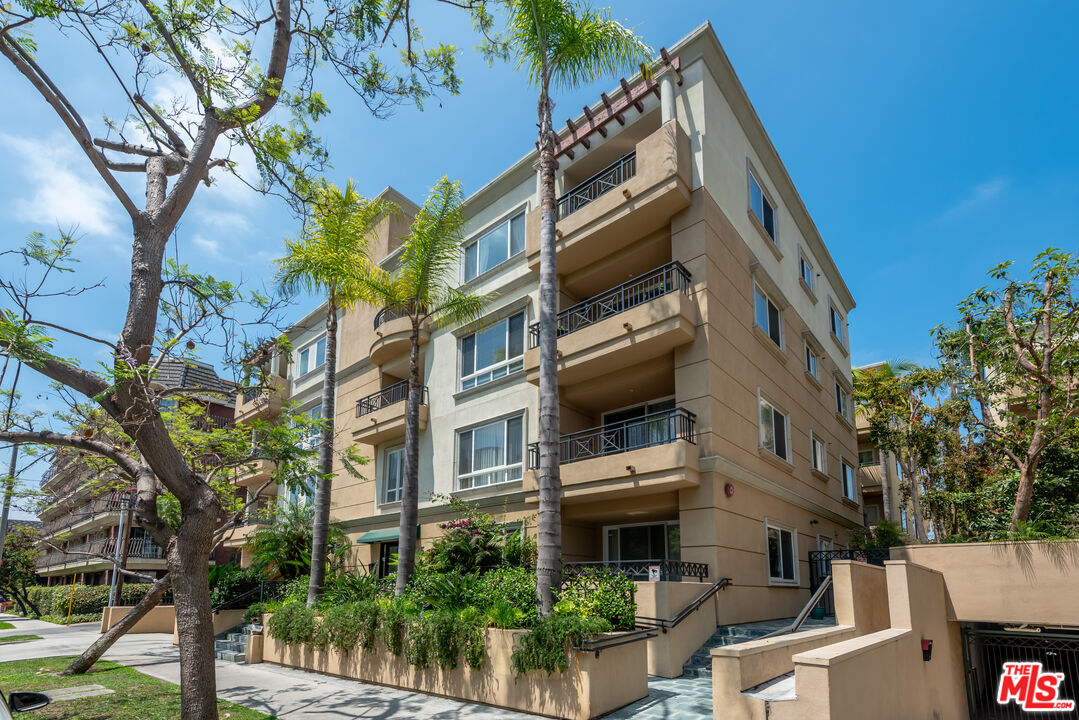 325 Arnaz Dr Unit: 301