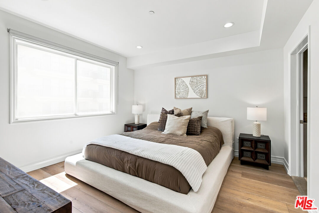 325 Arnaz Dr Unit: 301