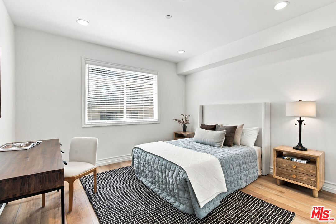 325 Arnaz Dr Unit: 301