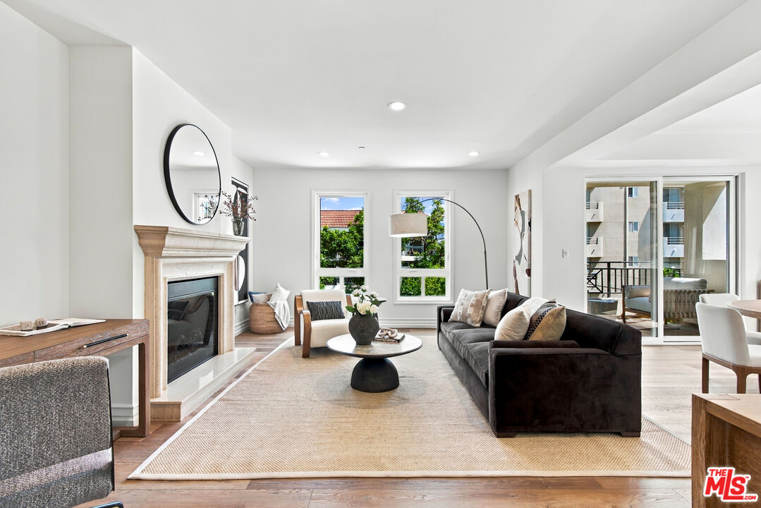 325 Arnaz Dr Unit: 301