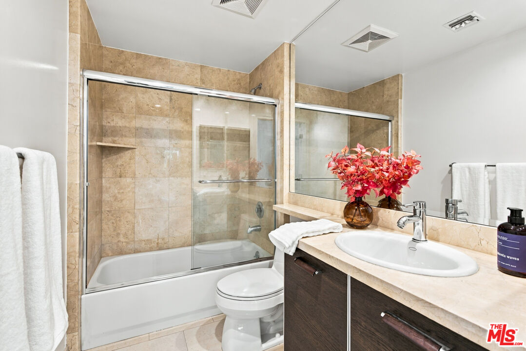 325 Arnaz Dr Unit: 301