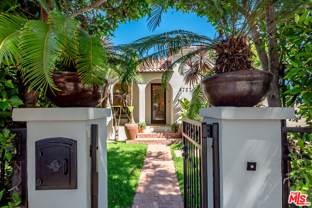 8727 Bonner Dr
