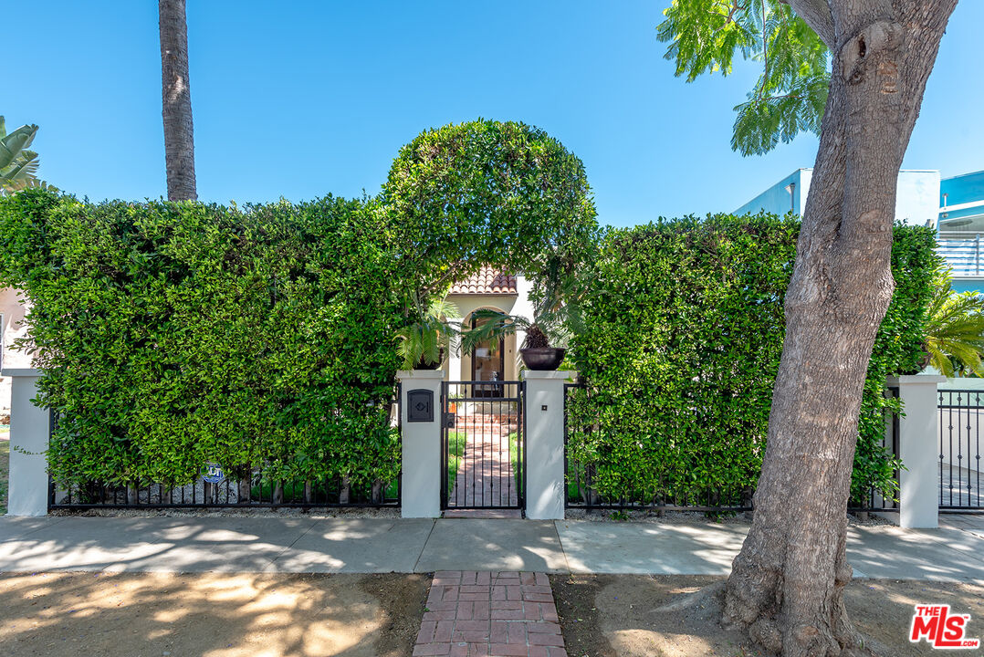 8727 Bonner Dr