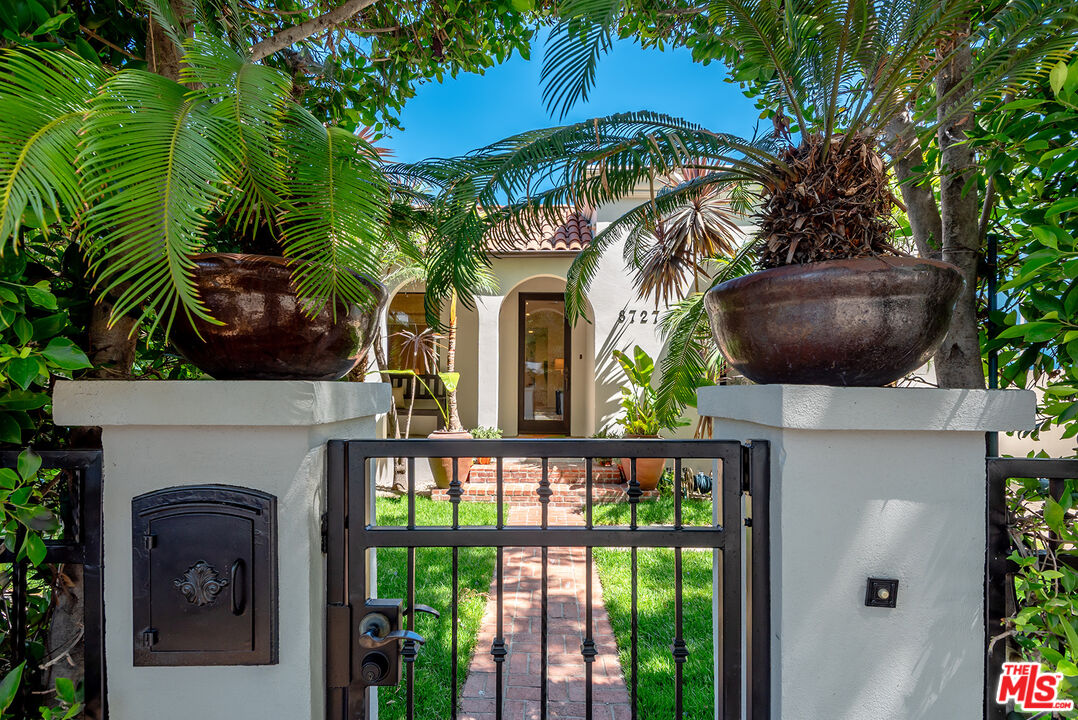 8727 Bonner Dr