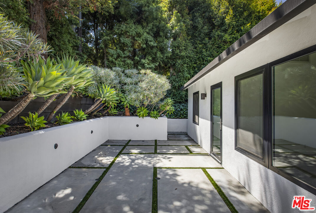 2425 Rinconia Dr