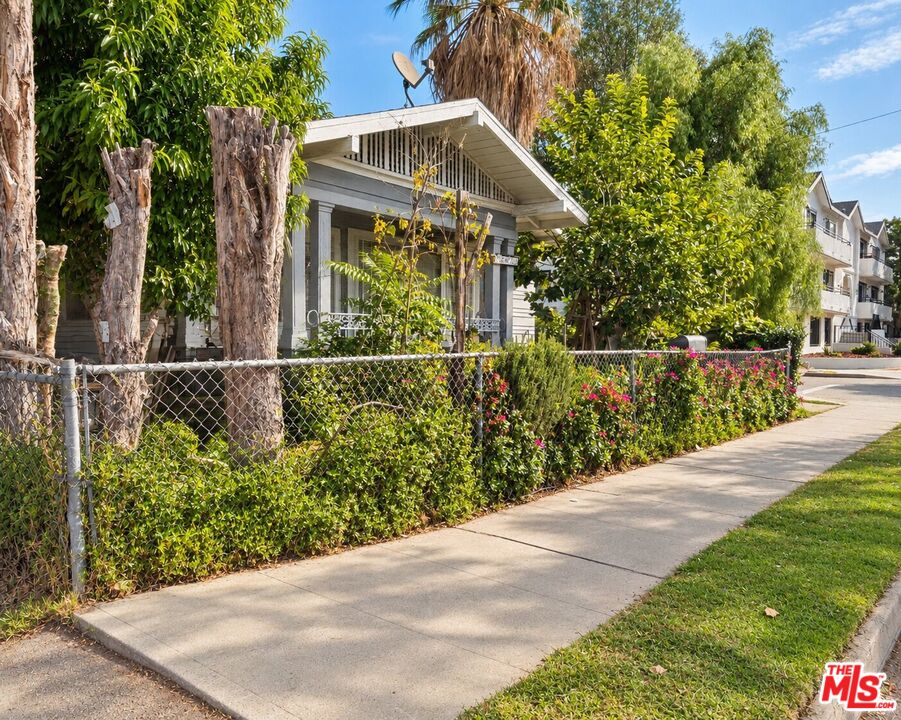 6411 Willis Ave