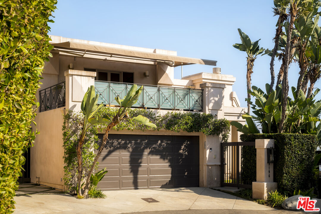 9196 Thrasher Ave