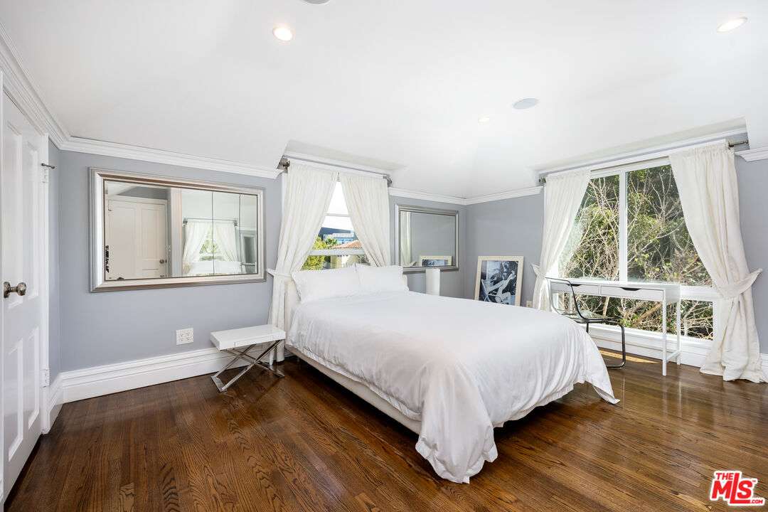1322 Londonderry Pl